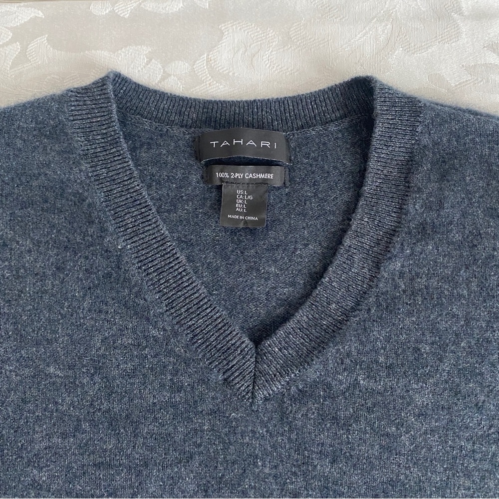 Tahari v neck 2 ply cashmere sweater - Picture 7 of 10